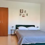 Appartement Cozy Studio With Balcony & Free Parking