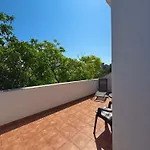 Apartamento Cozy With Balcony & Free Parking Murter