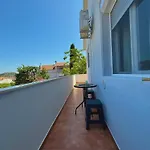 Cozy With Balcony & Free Parking * Murter