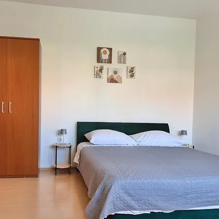 Appartement Cozy With Balcony & Free Parking