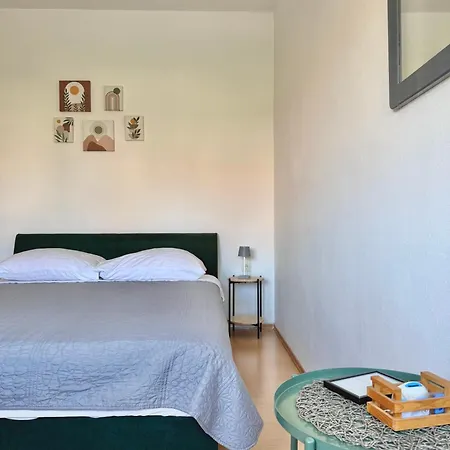 Cozy With Balcony & Free Parking Lejlighed *