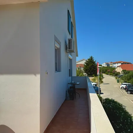 Apartamento Cozy With Balcony & Free Parking Murter