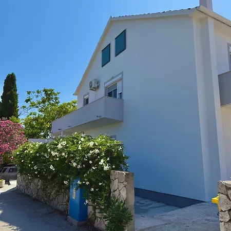 Cozy Studio With Balcony & Free Parking