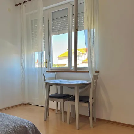 Cozy With Balcony & Free Parking Lejlighed Murter