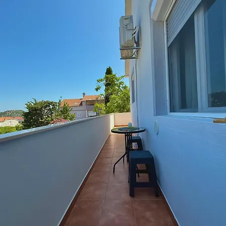 Cozy With Balcony & Free Parking * Murter