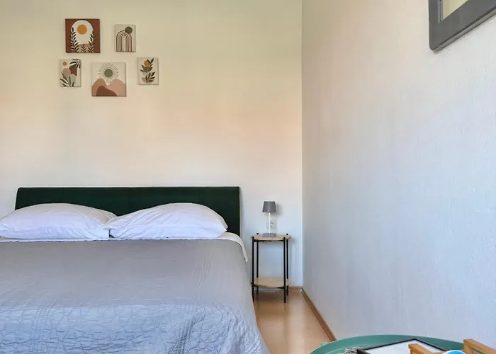 Cozy Studio With Balcony & Free Parking Appartement *