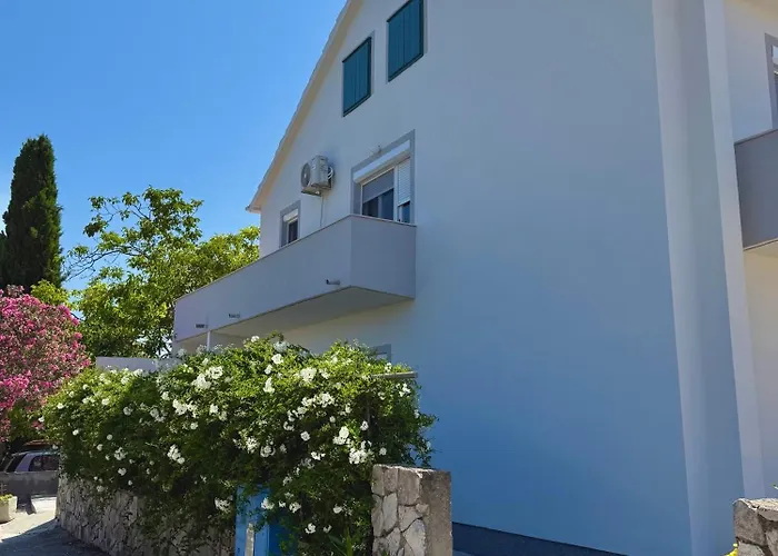 Cozy Studio With Balcony & Free Parking